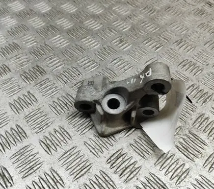 Engine mounting bracket