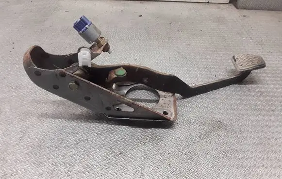 Toyota RAV 4 (XA20) Brake pedal 