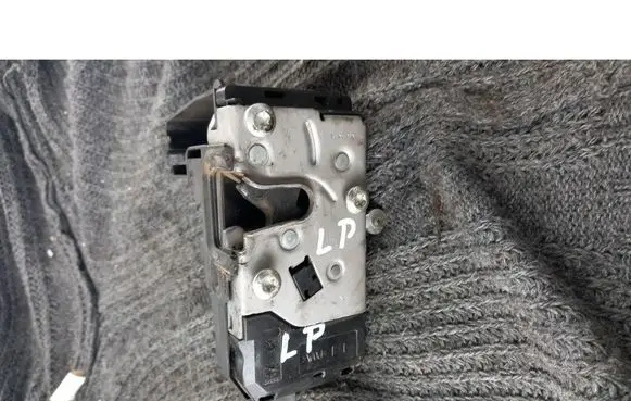Opel Zafira B Front door lock 