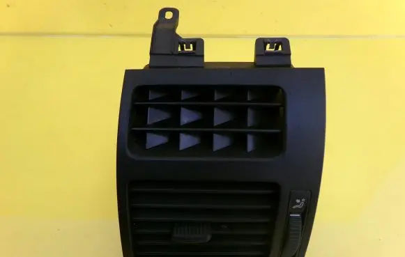 Volkswagen Touran I Dashboard side air vent grill/cover trim 1T0819703A