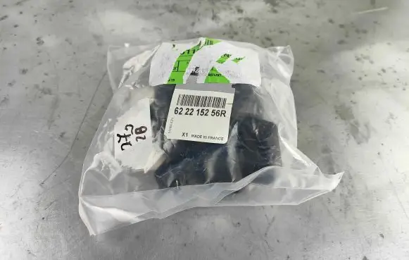 Renault Trafic III (X82) Front bumper mounting bracket 622215256R