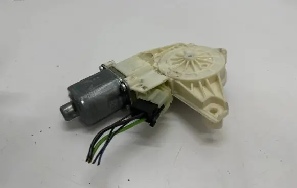 Mercedes-Benz E W212 Front door window regulator motor A2048200142