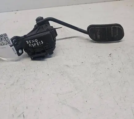 Accelerator throttle pedal