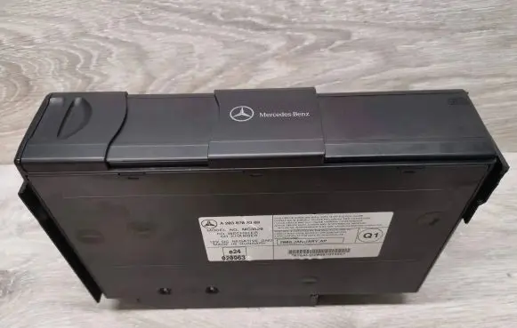 Mercedes-Benz C W203 CD/DVD changer A2038703389 MC3520