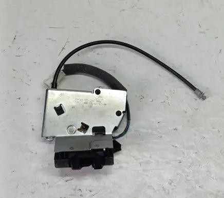 Ford Mondeo Mk III Tailgate/trunk/boot lock/catch/latch 2S71N43102AB 2S71 N43102AB