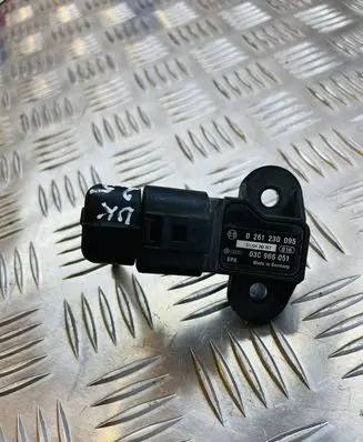 Volkswagen Golf V Air pressure sensor 0261230095