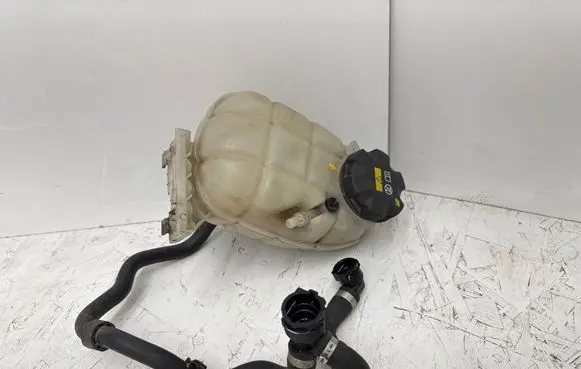BMW 3 F30 F35 F31 Coolant expansion tank/reservoir 7642160 17137642160 8512420