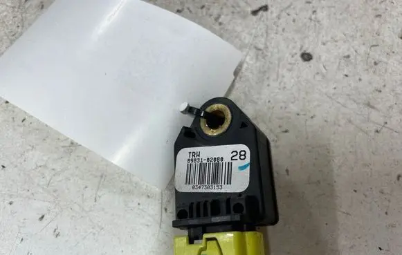 Toyota Auris 150 Airbag deployment crash/impact sensor 8983102080 0347303153