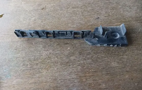 BMW 1 E81 E87 Bumper support mounting bracket corner 7184355 65998910