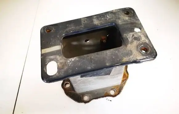 Hyundai i30 Front bumper mounting bracket