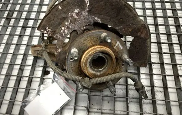Hyundai Tucson JM Front wheel hub spindle knuckle 