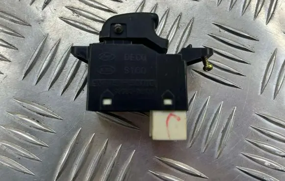 Hyundai Santa Fe Electric window control switch 9358026100