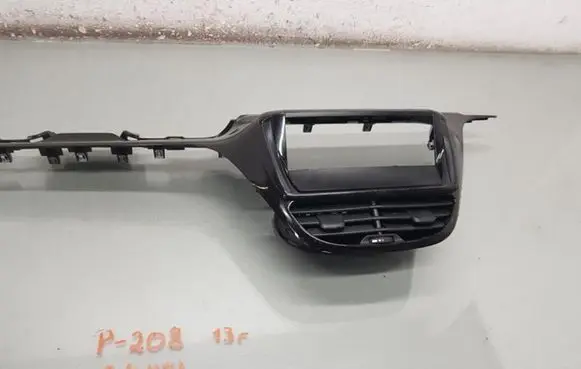 Peugeot 208 Dashboard side air vent grill/cover trim