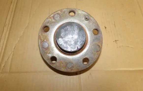 Volkswagen Golf V Rear wheel hub