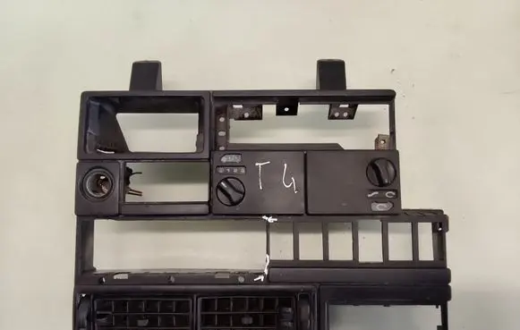 Volkswagen Transporter - Caravelle T4 Dashboard center trim panel 70585089