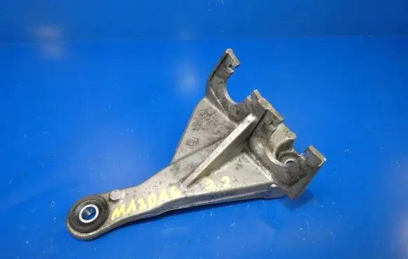 Mazda 6 Engine mounting bracket
