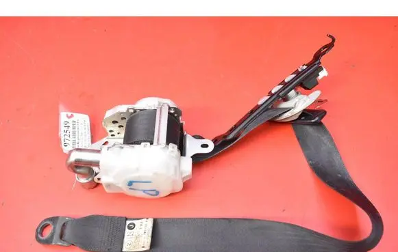 Lexus IS 220D-250-350 Front seatbelt 7M8750-P