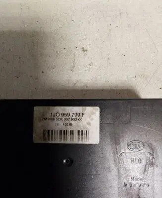 Volkswagen PASSAT B5 Comfort/convenience module 1JO959799F 00396600