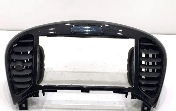 Nissan Juke I F15 Dashboard side air vent grill/cover trim 687501KE0A