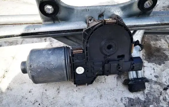 Opel Meriva B Wiper motor 0390243009