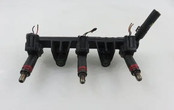 Volkswagen Polo IV 9N3 Fuel main line pipe 6035C03852 03D906031C 03D133319F