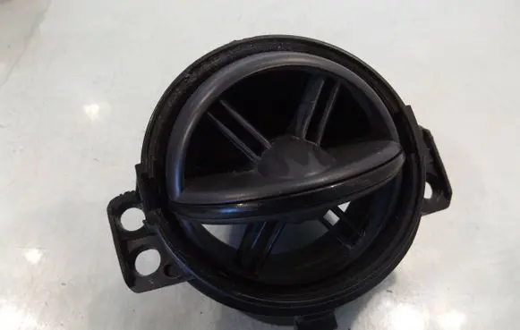 Toyota Yaris Dashboard side air vent grill/cover trim