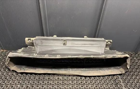Opel Vivaro Intercooler air channel guide 214772888R 93866584