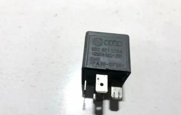 Volkswagen PASSAT B5 Other relay 8d0951253 373