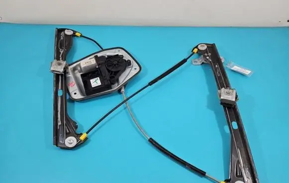 Volkswagen Golf V Front door window regulator with motor 1K0959792G IMPRK1409084