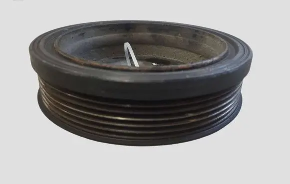 Volkswagen Golf V Crankshaft pulley 03G105243