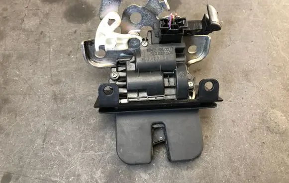 Skoda Fabia Mk2 (5J) Tailgate/trunk/boot lock/catch/latch 5E0827505