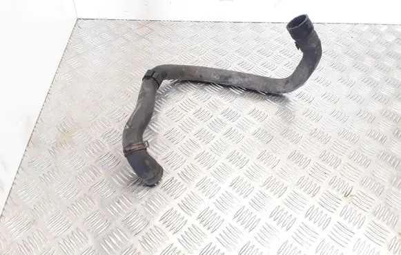 Volkswagen PASSAT B6 Engine coolant pipe/hose