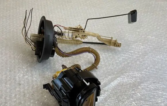 BMW 5 E39 In-tank fuel pump 1182954