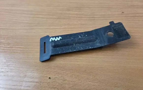 KIA Sportage Headlight/headlamp mounting bracket 86633F1000
