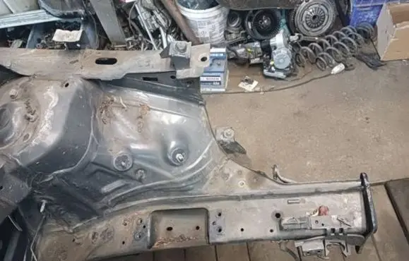 Volkswagen Golf Sportsvan Front quarter panel 