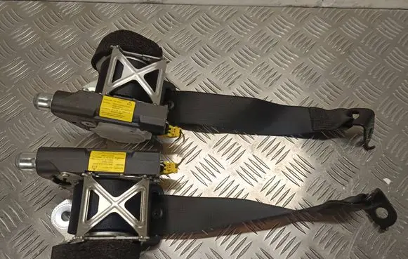 Mercedes-Benz E W212 Set of seat belts A2128605485 A2128605385