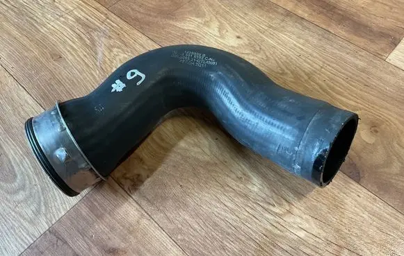 Intercooler hose/pipe
