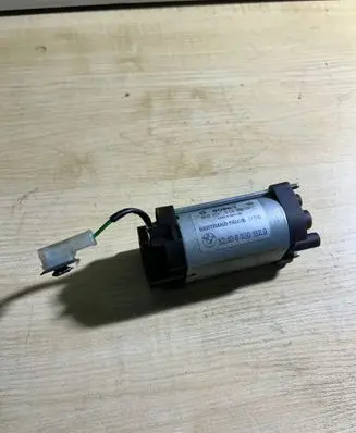 BMW 5 E39 Seat adjustment motor 8350152 0130008090 521083501529