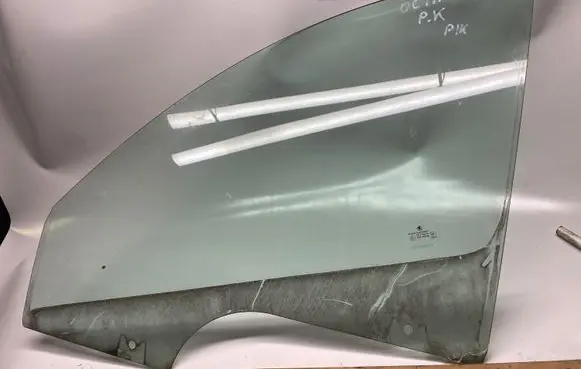 Skoda Octavia Mk2 (1Z) Front door window glass four-door 1Z782085923