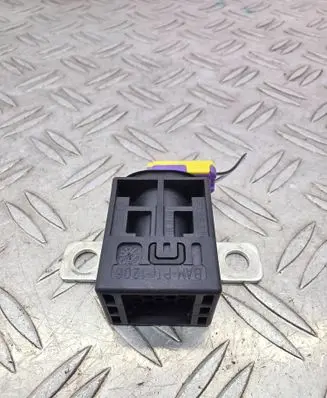 Audi A4 S4 B8 8K Battery relay fuse 4F0915519