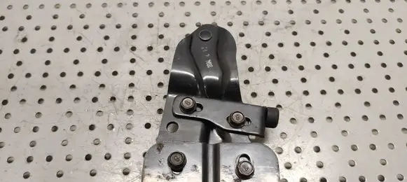 KIA Carnival Sliding door lower roller guide/hinge 2004417