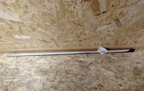 Front door glass trim molding