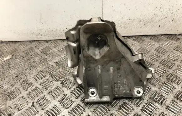 BMW X5 E70 Engine mounting bracket 6790022