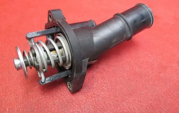 Ford Focus C-MAX Thermostat/thermostat housing 5482010