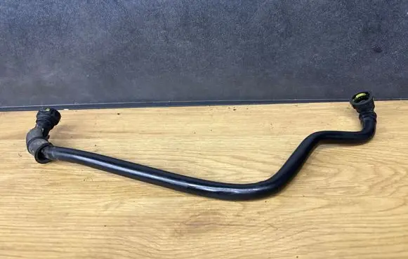 Opel Vivaro Breather hose/pipe 3906213