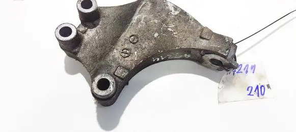 Mazda Xedos 9 Engine mounting bracket