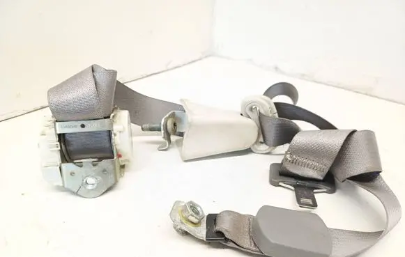 Chrysler Town u0026 Country V Middle seatbelt (rear) 34025698B