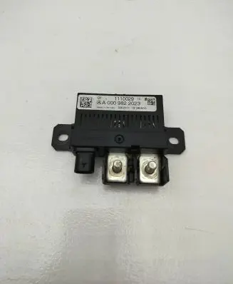Mercedes-Benz E C207 W207 Charging relay A0009822023