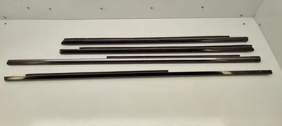 Mercedes-Benz E W210 Front door glass trim molding