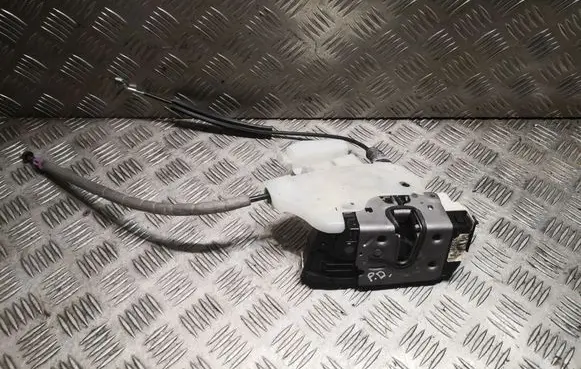 Mercedes-Benz CLS C218 X218 Front door lock A2047202435 2047202435